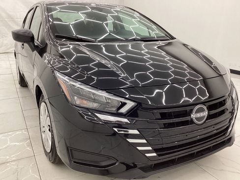 Used 2025 Nissan Versa S FWD image 3