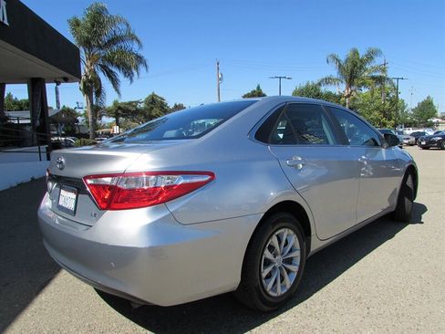 Used 2015 Toyota Camry LE FWD image 7