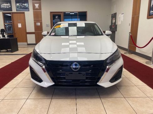 Used 2024 Nissan Altima 2.5 SV w/ SV Premium Package image 7