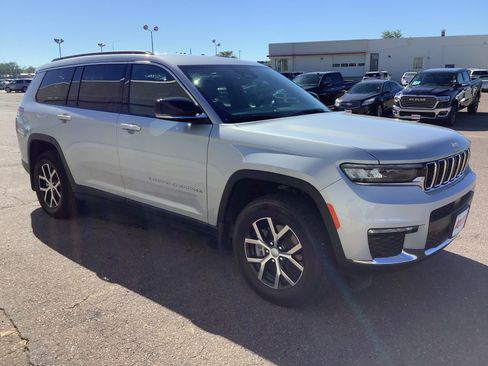 Used 2025 Jeep Grand Cherokee L Limited w/ Trailer Tow Package AWD/4WD image 4