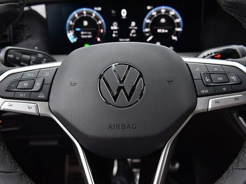 New 2026 Volkswagen Tiguan SE R-Line AWD/4WD image 18