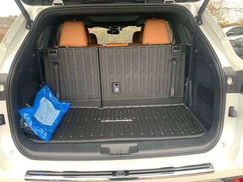 New 2026 Toyota Highlander Platinum image 18