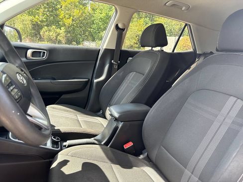 Used 2020 Hyundai Venue SEL FWD image 4
