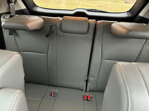 Used 2024 Toyota Highlander Platinum AWD/4WD image 7