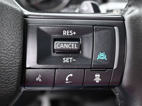 Used 2025 Nissan Rogue SV FWD image 16