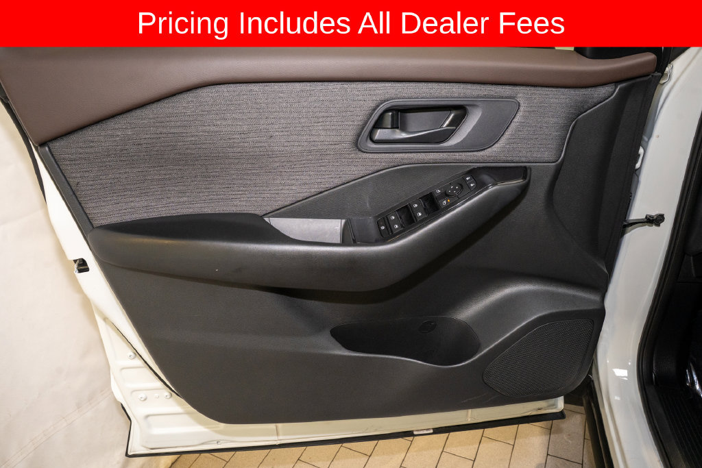 Used 2023 Nissan Rogue S FWD image 10