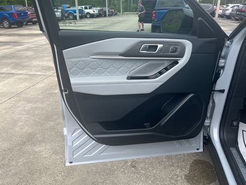New 2026 Ford Explorer Platinum AWD/4WD image 15