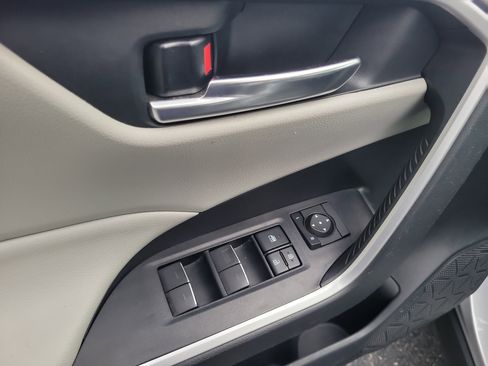 Used 2022 Toyota RAV4 XLE image 19