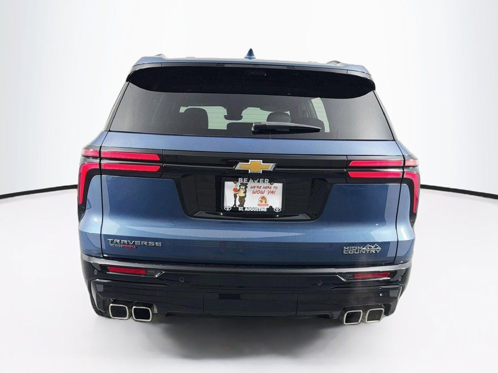 Used 2025 Chevrolet Traverse High Country FWD image 8