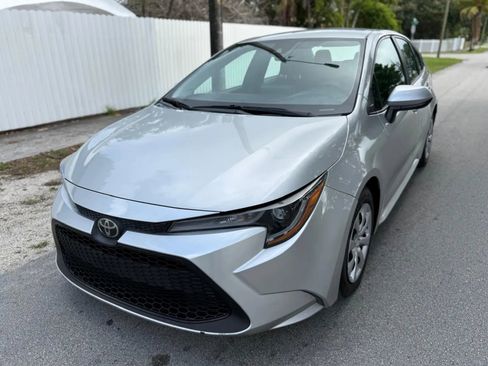 Used 2021 Toyota Corolla LE FWD image 4