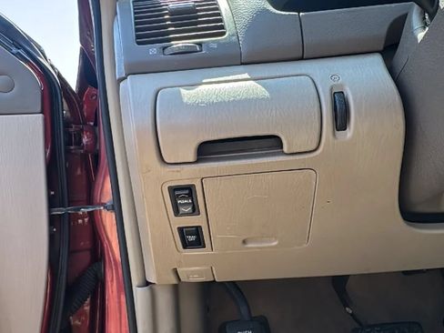 Used 2005 Toyota Camry LE FWD image 12