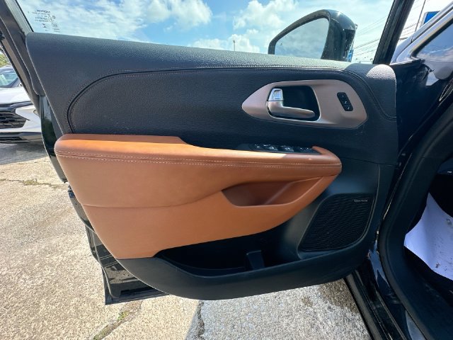 Used 2024 Chrysler Pacifica Pinnacle AWD/4WD image 33