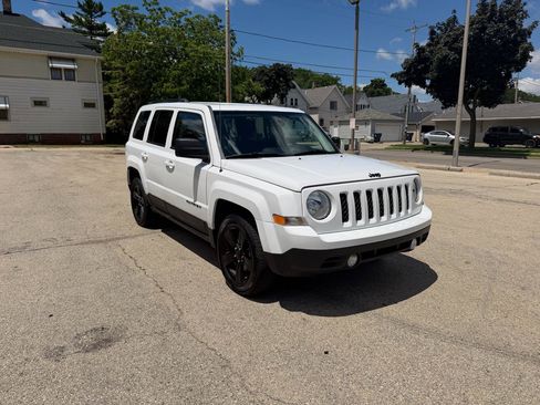 Used 2015 Jeep Patriot Sport w/ Power Value Group AWD/4WD image 1