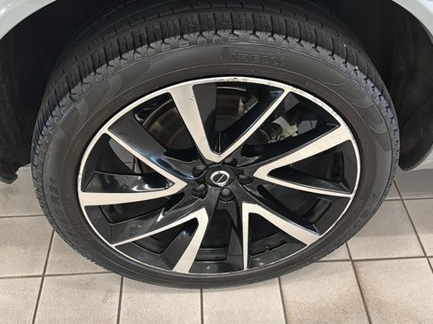 Used 2024 Volvo XC90 B6 Plus w/ Protection Package Premier AWD/4WD image 32