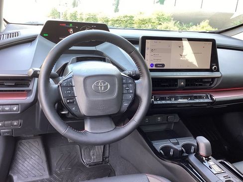 Used 2024 Toyota Prius Prime FWD image 11