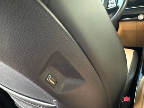 Used 2024 Kia Carnival EX FWD image 33