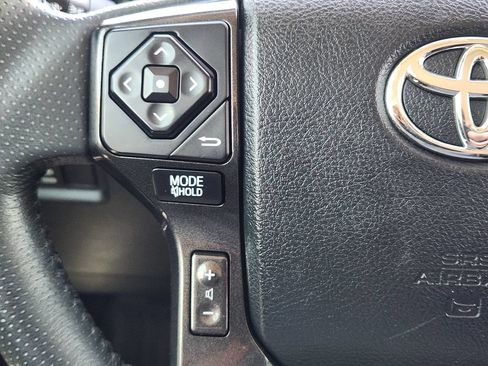 Used 2018 Toyota 4Runner TRD Off-Road AWD/4WD image 28