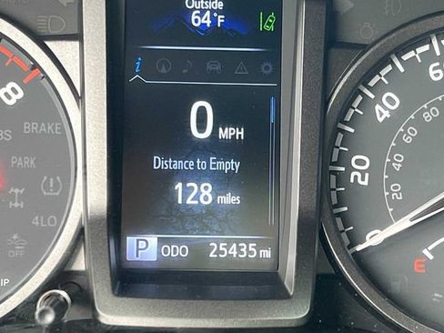 Used 2022 Toyota Tacoma TRD Off-Road w/ TRD Premium Off Road Package AWD/4WD image 34