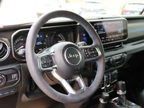 Used 2024 Jeep Wrangler High Altitude AWD/4WD image 15