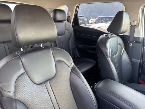 Used 2024 Kia Sorento S AWD/4WD image 29