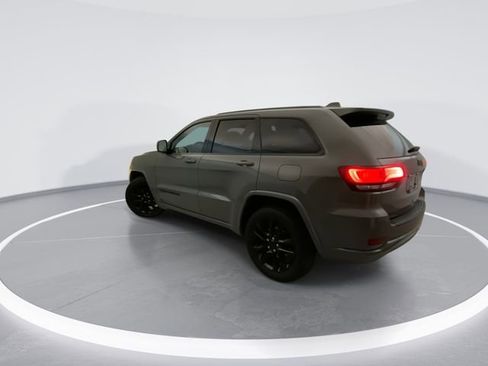 Used 2021 Jeep Grand Cherokee Laredo X image 4