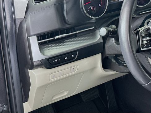 Used 2024 Kia Carnival LX image 17