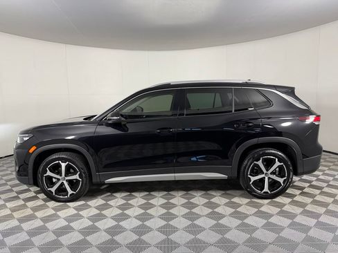 Used 2025 Volkswagen Tiguan SE FWD image 6