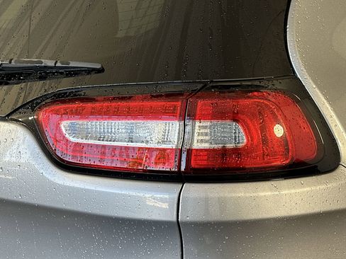 Used 2016 Jeep Cherokee Latitude w/ Comfort/Convenience Group image 30