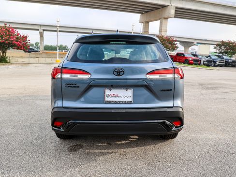 Used 2024 Toyota Corolla Cross AWD Hybrid image 8