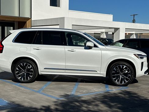 New 2026 Volvo XC90 T8 Plus image 4