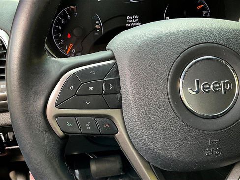 Used 2021 Jeep Grand Cherokee Laredo AWD/4WD image 27
