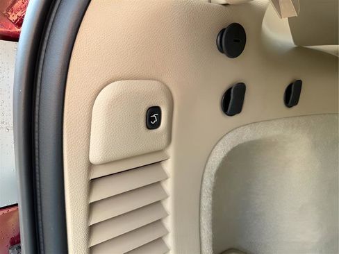 Used 2019 Jeep Grand Cherokee Overland image 9