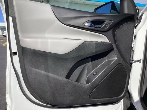 Used 2024 Chevrolet Equinox LT image 31