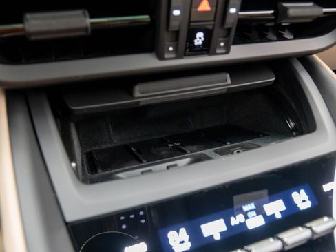 New 2025 Porsche Macan 4 Electric image 25