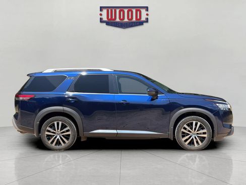 Used 2023 Nissan Pathfinder Platinum AWD/4WD image 2