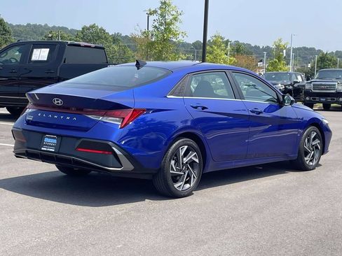 Certified 2025 Hyundai Elantra SEL FWD image 3