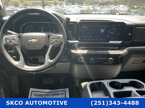 Used 2023 Chevrolet Silverado 1500 LT AWD/4WD image 15