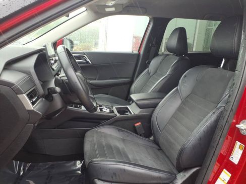 Used 2024 Mitsubishi Outlander AWD image 25