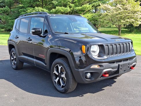 Certified 2022 Jeep Renegade Trailhawk AWD/4WD image 3