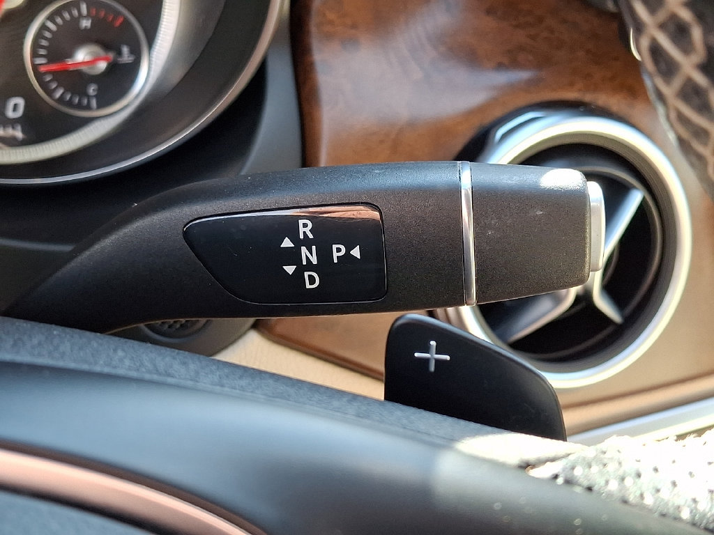 Used 2020 Mercedes-Benz GLA 250 4MATIC w/ Premium Package image 15