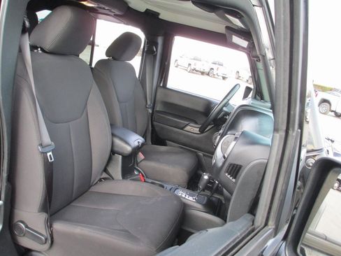 Used 2018 Jeep Wrangler Unlimited Sport S image 15