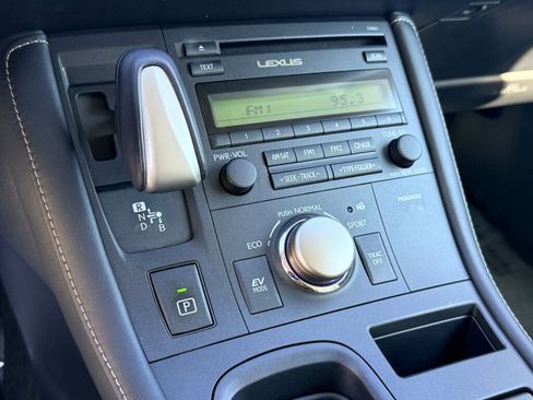 Used 2017 Lexus CT 200h image 22