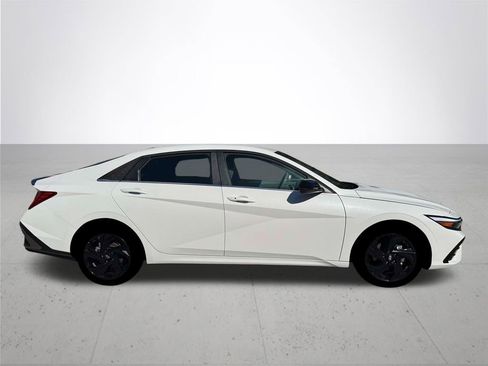 New 2026 Hyundai Elantra SEL Sport image 9