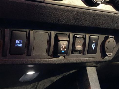 Used 2019 Toyota Tacoma TRD Sport image 22