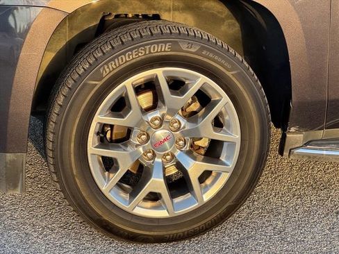 Used 2017 GMC Yukon SLT w/ HD Trailering Package image 9