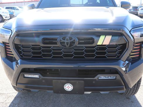 Used 2025 Toyota Tacoma PreRunner w/ TRD Prerunner Upgrade Package image 2