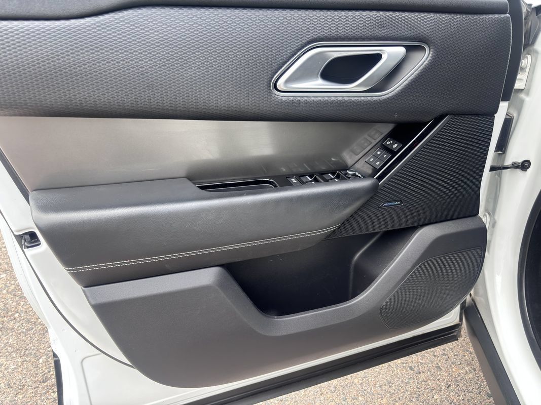 Used 2018 Land Rover Range Rover Velar S AWD/4WD image 18