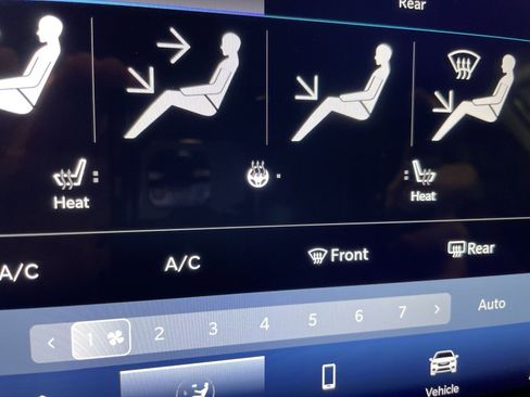 Used 2024 Chrysler Pacifica Touring-L FWD image 21