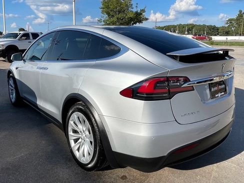 Used 2017 Tesla Model X 100D AWD/4WD image 3