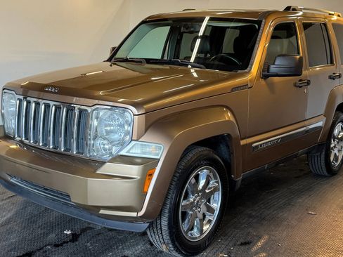 Used 2012 Jeep Liberty Limited w/ Tire & Wheel Group image 2